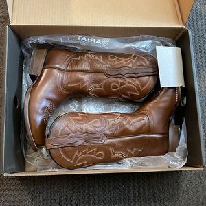 SOLD Amazing condition, beautiful leather and embroidery, bottoms a little worn.